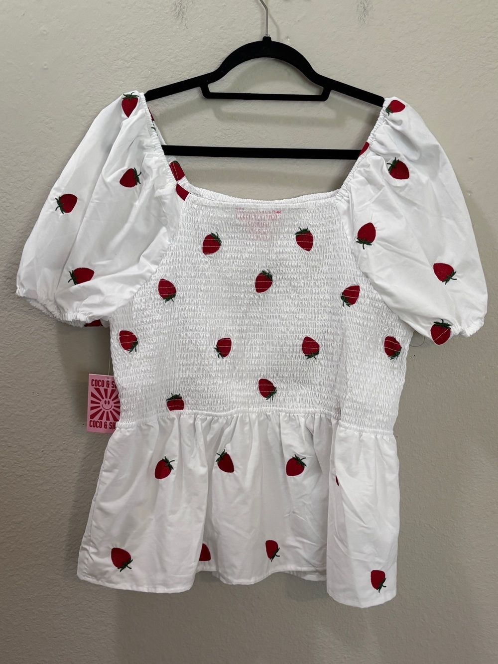 Coco & Shay White Strawberry Smocked Puff Sleeve Peplum Top Size 3X NWT - Picture 2 of 6